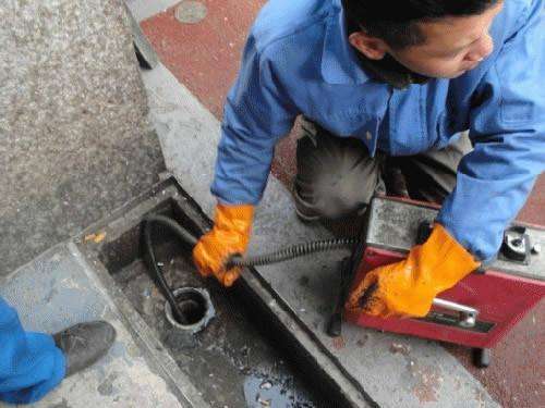 察哈尔右翼后疏通下水道