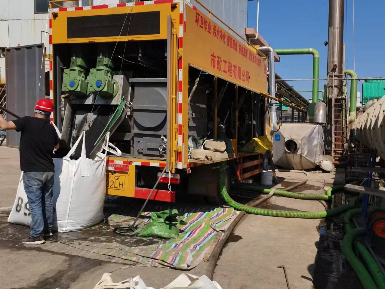 察哈尔右翼后淤泥压干处理