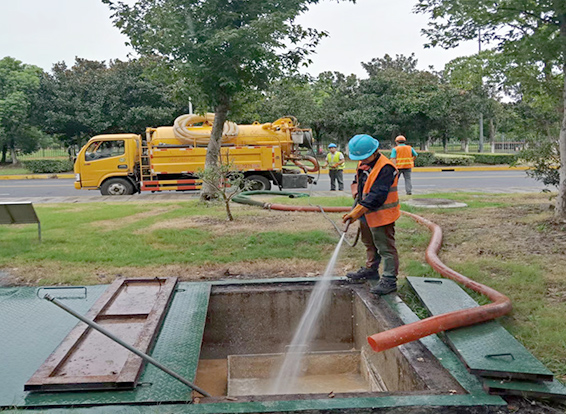 察哈尔右翼后化油池清理